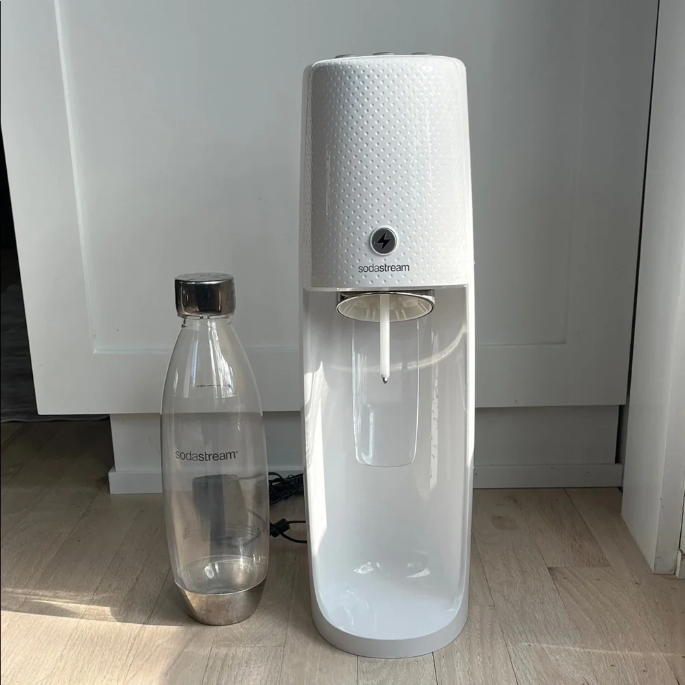 SodaStream White Sparkling Water Maker with Bottle
